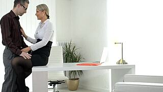 mature babe moans and cums off during hardcore blowjob session.