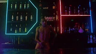 Jerking off thinking about my friend 😏