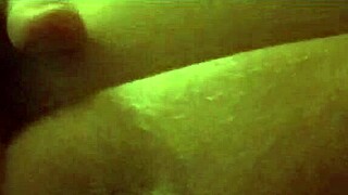 Topanga1234 rubs her wet pussy in close-up action