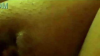 Topanga1234 rubs her wet pussy in close-up action