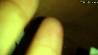 Just chilling with a Latina, zooming on her close-up