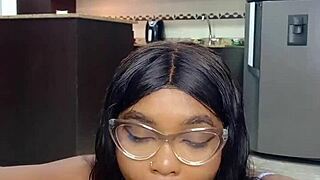 Hermanastra Shows Me the Wild Pleasure of a Titty Fuck