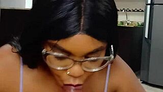 Hermanastra Shows Me the Wild Pleasure of a Titty Fuck