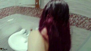 Follo a mi hermosa hermanastra mafer en la ducha con sus media de mallas