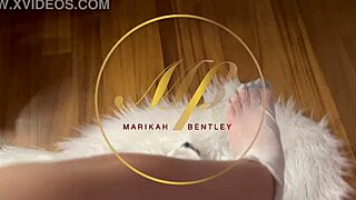 i adore white feet and love fingering them.