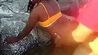 Wow! Bela Índia Drives Abricó Beach Wild with Insane Bukkake!