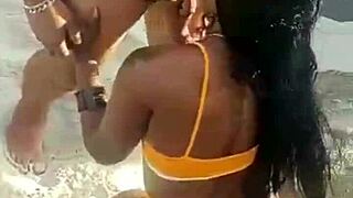 Wow! Bela Índia Drives Abricó Beach Wild with Insane Bukkake!