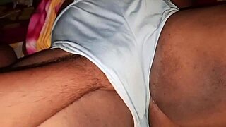 Meu padrasto faz cafuné na minha bucetinha gorda. Você acha isso certo?