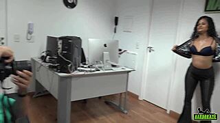 Can Aline handle big cocks?