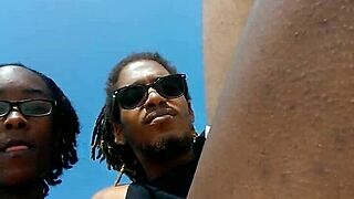 Fingering on the beach with ebony milf 😍