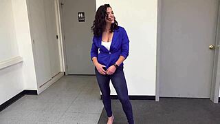 Real Estate Agent Fucked Hard for Deal with Cumshot