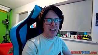 Real amateur gets facialized