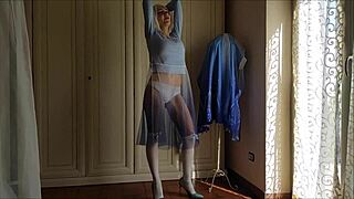 did you know elsa strips and teases with her big ass? 😏