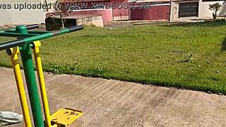 vadia gostosa se exibindo em público andando pela cidade mostrando os seios pagando boquete e tomando porra na rua 😍