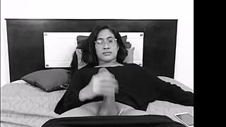 colombian performer live on webcam at tscamdolls com