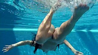 jessica adored the producer with her sexy look 😍