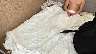 I’m Obsessed with Cumming on Sexy Arab Milf’s Tight Leggings in Homemade Clip