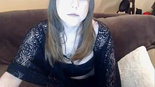 In this webcam session, a cute smoker performs for the camera.