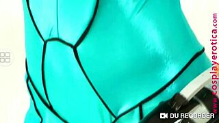 Samus cosplay babe shows off perky tits in costume