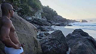Two hotties on the beach use sunscreen for sex and golden shower! 🌞🍆