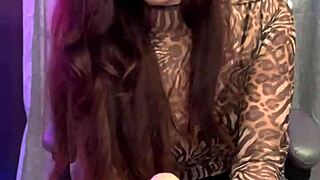 Italian babe instructs you to cum on her wet pussy until the last drop