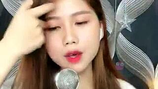 Hey, this cute Korean girl’s livestream blowjob is hot!