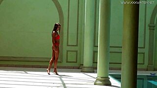 does tiffany tatum shower her hot ass by the pool underwater?