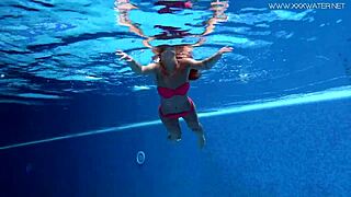 does tiffany tatum shower her hot ass by the pool underwater?