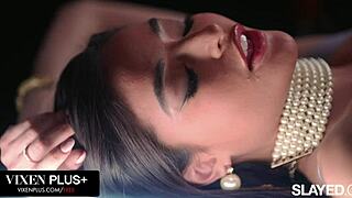Vanna Bardot dominates and gives Emily Willis an anal orgasm with a finger
