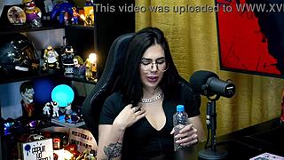 Ruan showed his cock to Lary Cubas, wondering if she liked the size - small or big - in the shack, she commands