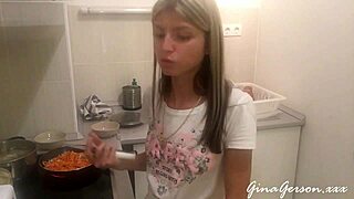 I'm cooking Russian borscht again, just chilling in the kitchen with my teen vibe