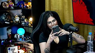 Ruan showed his cock to Lary Cubas, wondering if she liked the size - small or big - in the shack, she commands