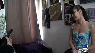 A beurette gets her ass fucked by a pizza delivery guy in exchange for a tip