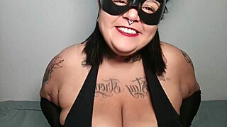 Coelhona BBW plays with carrot in wild anal solo