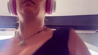 Training at the gym, I ran so hard my breasts bounced out, getting so aroused by the scene that arrived, I got wet