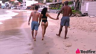 personal gostosa fez dp com dois alunos bem dotados