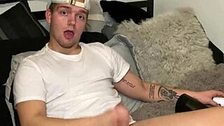 yo, i sent my fuck buddy this vid to get off too, oops!