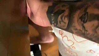 holy crap, cafuçu dotado gets sucked and bangs a tight ass in exchange for garage work!