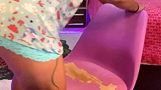 I was about to sleep, but then I decided to lift my boyfriend's big cock again. We ended up with a creampie and cumshot on my ass.