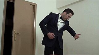 Waiter Hulk's muscular bodybuilder masturbation in a sexy gay session