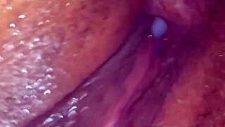 Casero video shows a hot Mexican woman squirting after a wild night.