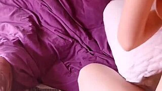 Pillow Humping Masturbation - Maiskii