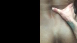 Montei em cima do negão bombado da academia e soquei a pica até o talo