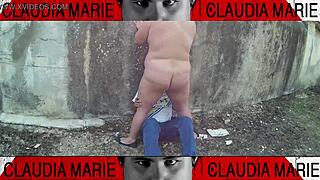 Impossible positions to eat the fat woman's pussy on the street, loving her juices and licking until she cums.