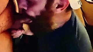 Sucking my straight buddy feels so good.
