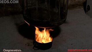 Hey, why does Hexe Alice suffer in the cage like this?