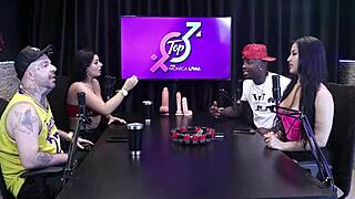 Karen Oliver defecates on Jefao Oficial's dick?