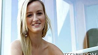 Amazing hand and oral skills in steamy amateur clip