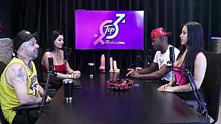 Karen Oliver defecates on Jefao Oficial's dick?