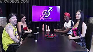 Karen Oliver defecates on Jefao Oficial's dick?